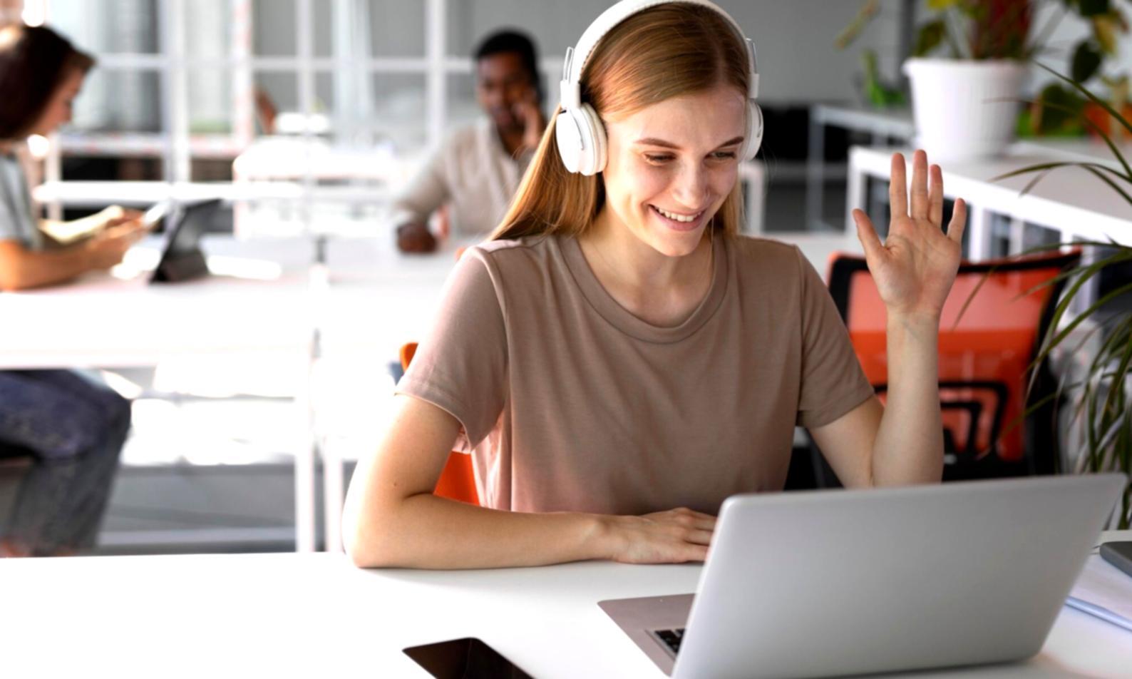 Persona planificando finanzas personales